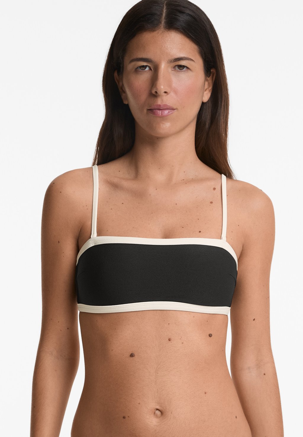 

Верх бикини CONTRAST TRIM BANDEAU OYSHO, черный