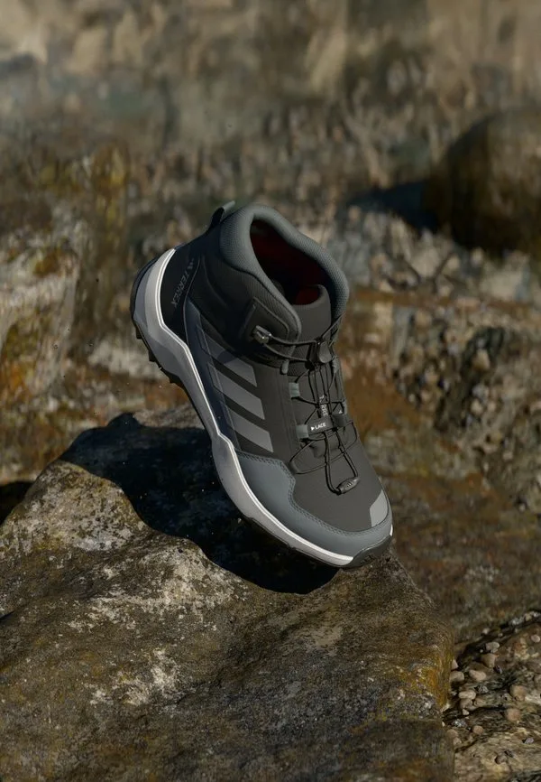 Походные ботинки средней высоты ax4r для мужчин и женщин Adidas Terrex, Core Black/Grey Four/Grey Six