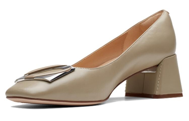 Туфли на высоком каблуке женские светло-хаки Clarks — фото 2