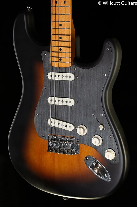 

Squier 40th Anniversary Stratocaster Vintage Edition Черная анодированная накладка Satin Wide 2-Color Sunburst (707) Squier 40th Anniversary Stratocaster Edition Black Anodized Pickguard (707)