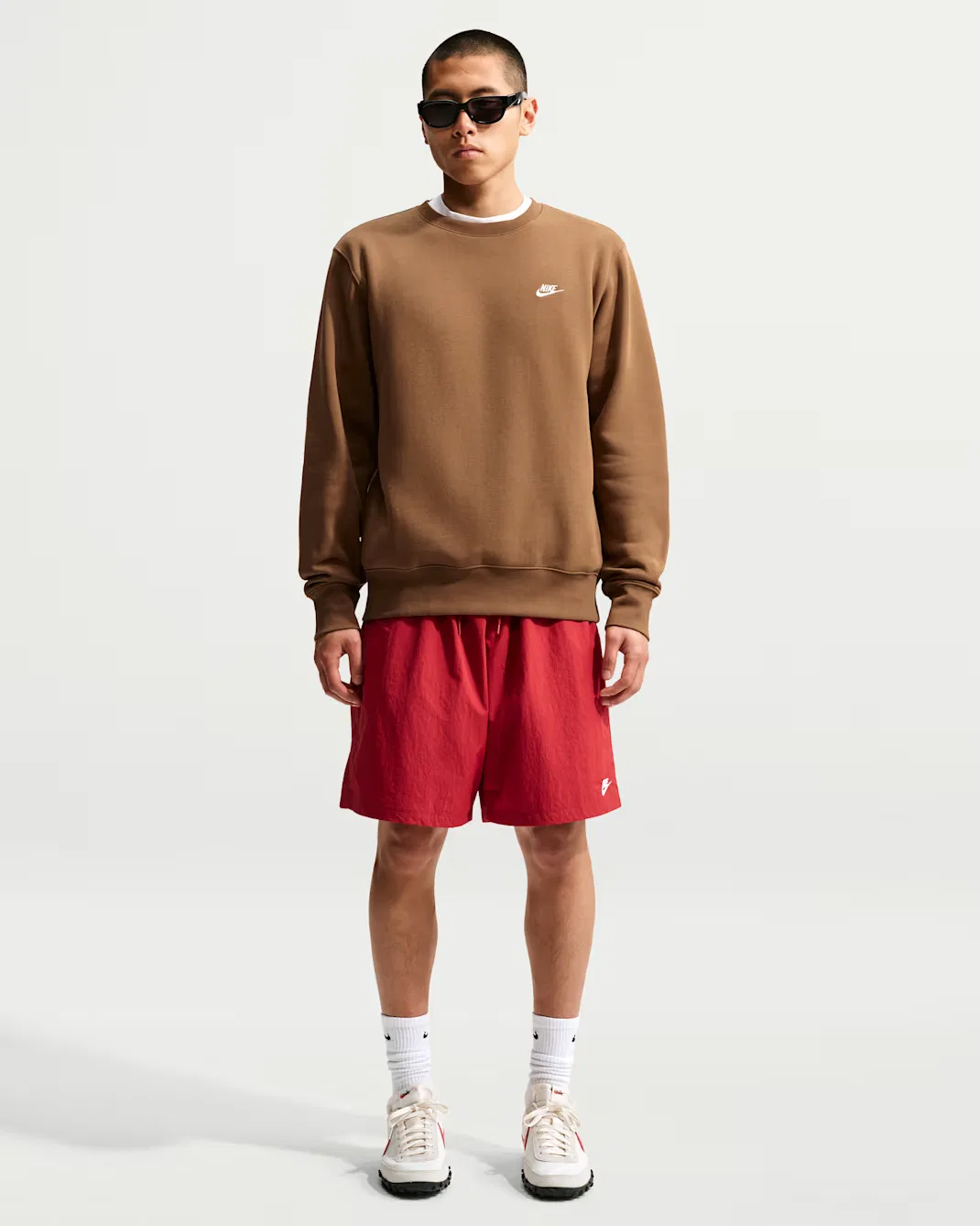 Мужская флисовая футболка с круглым вырезом Nike Club, Ale Brown/White — фото 4