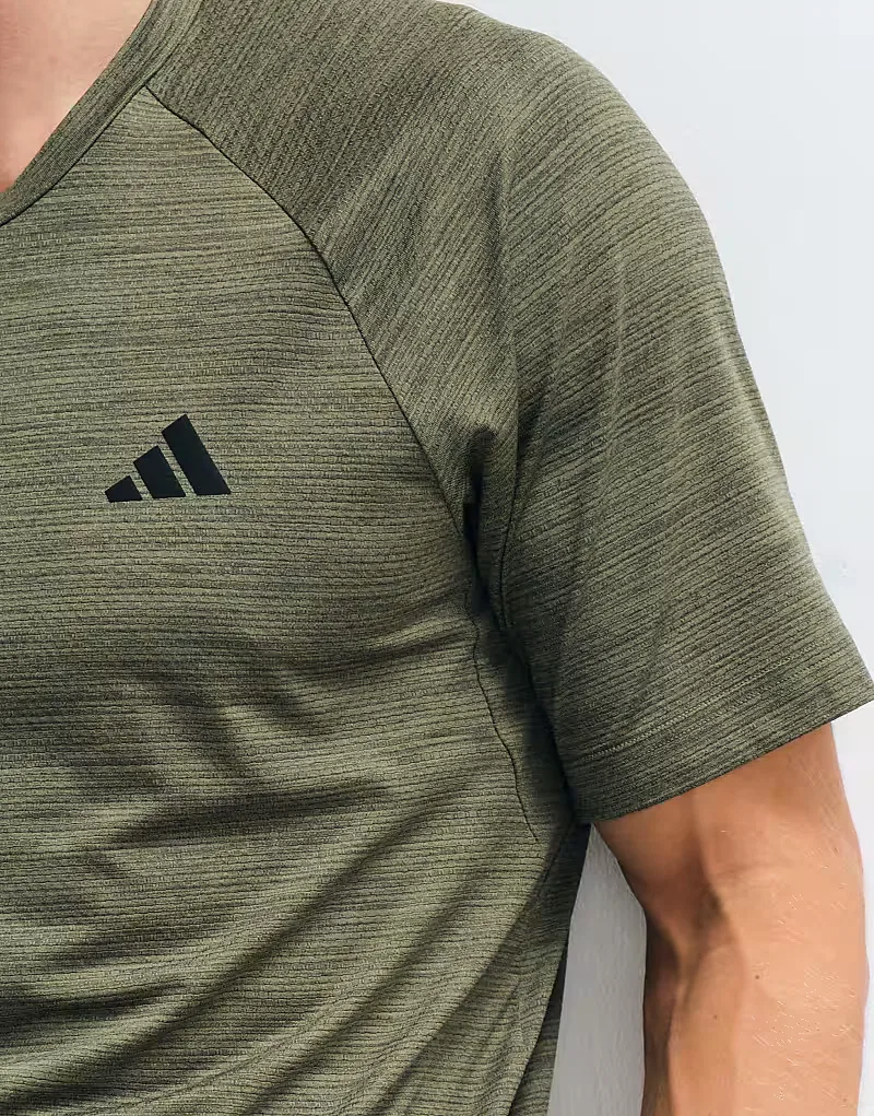 Футболка Adidas Training tech essentials хаки — фото 3
