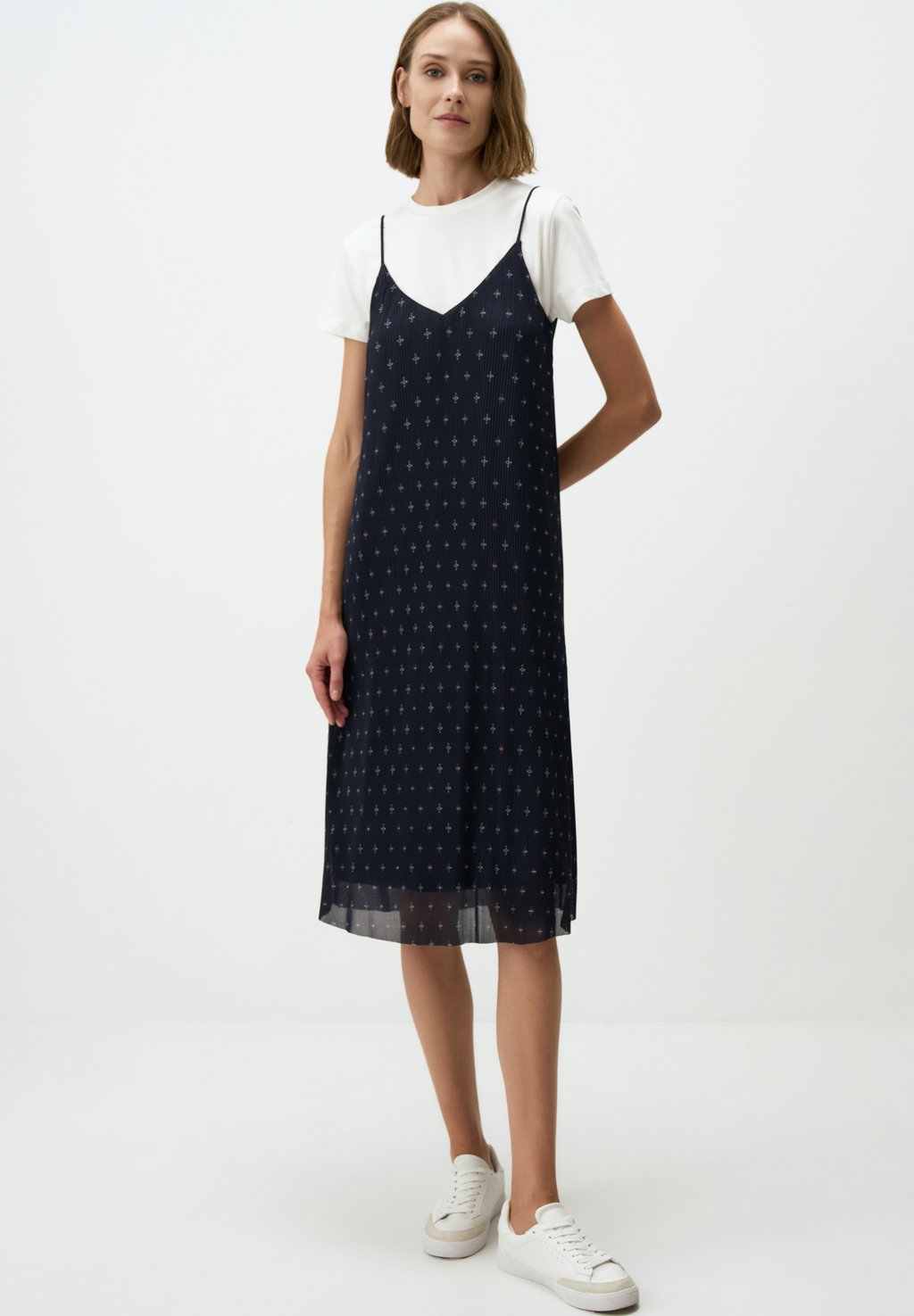 

Повседневное платье STRAPPY V-NECK PATTERNED Jimmy Key, темно-синий
