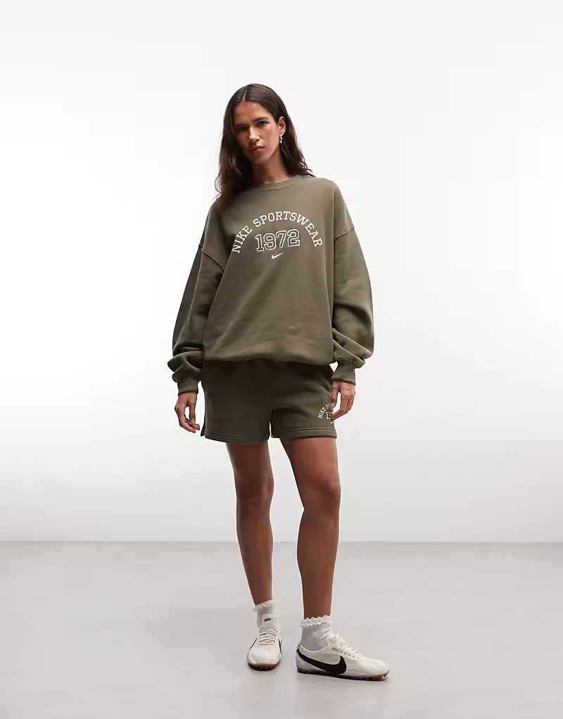 Флисовая толстовка Nike Studio Fleece оверсайз в стиле университетской формы, хаки — фото 2