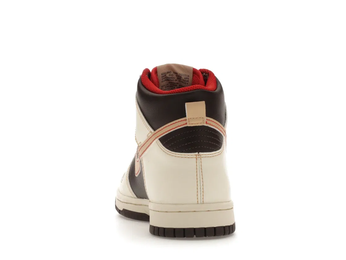 Детские кроссовки высокие с принтом Nike Dunk High Nike, Baroque Brown/Sesame/Coconut Milk/Mystic Red — фото 4