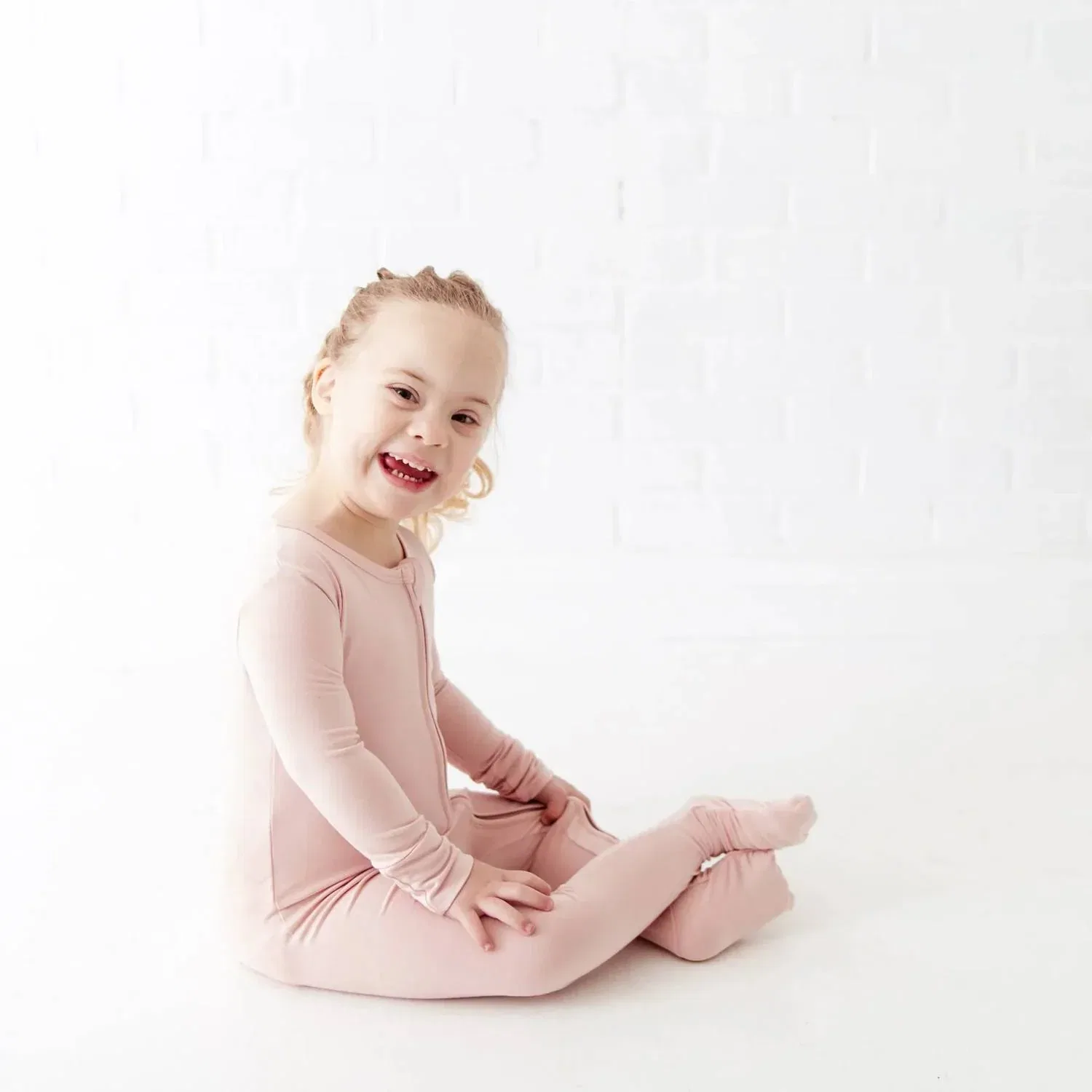 Детский боди-комбинезон с трансформирующимися стопами Dreamiere Bamboo Convertible Footie, Powder Pink — фото 4