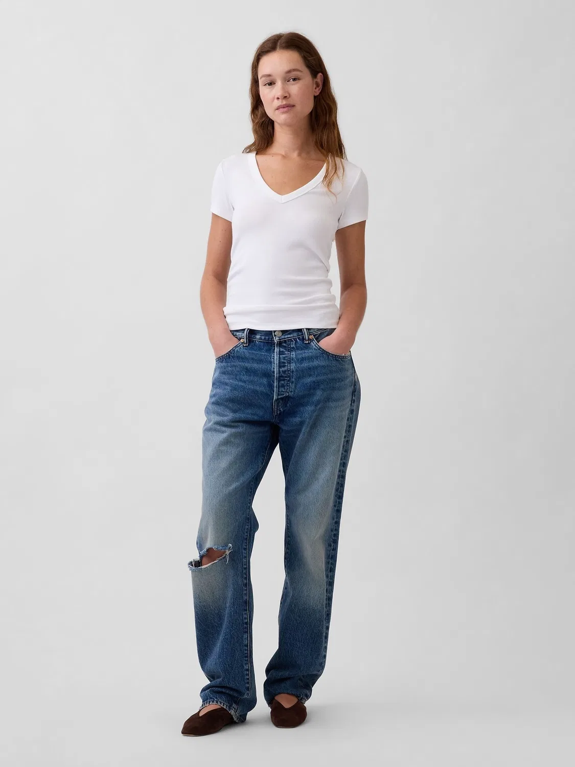 Белая короткая футболка с v-образным вырезом Gap Modern — фото 3