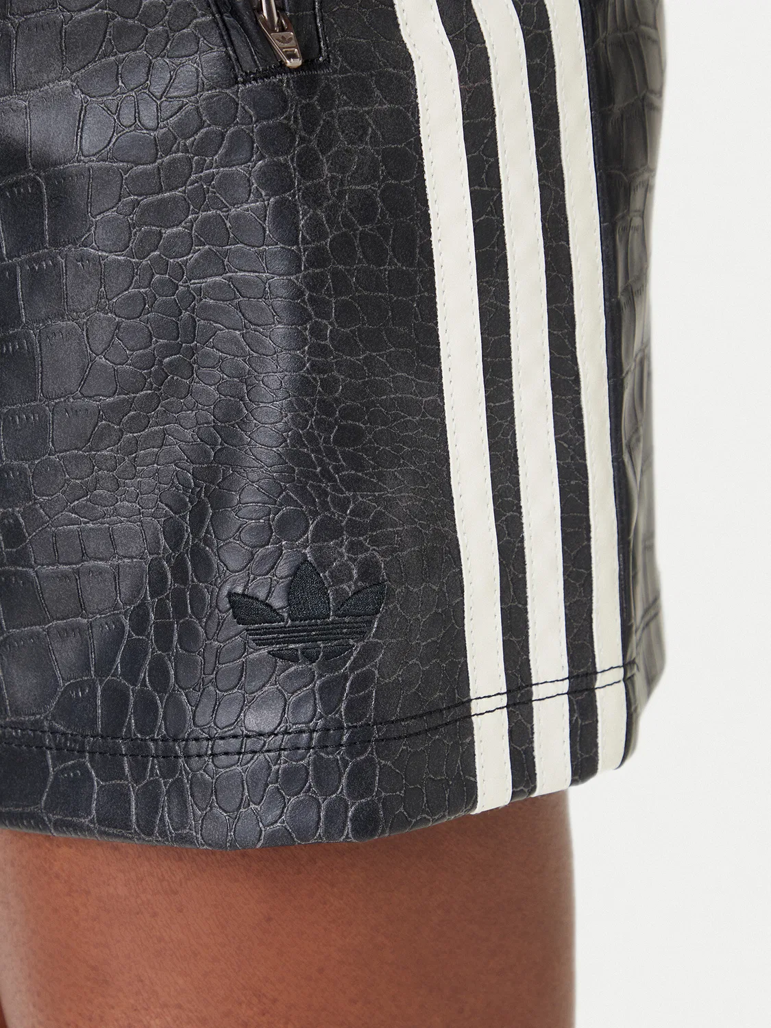 Женская юбка из искусственной кожи стандартного кроя Pleather Adidas, черный — фото 4