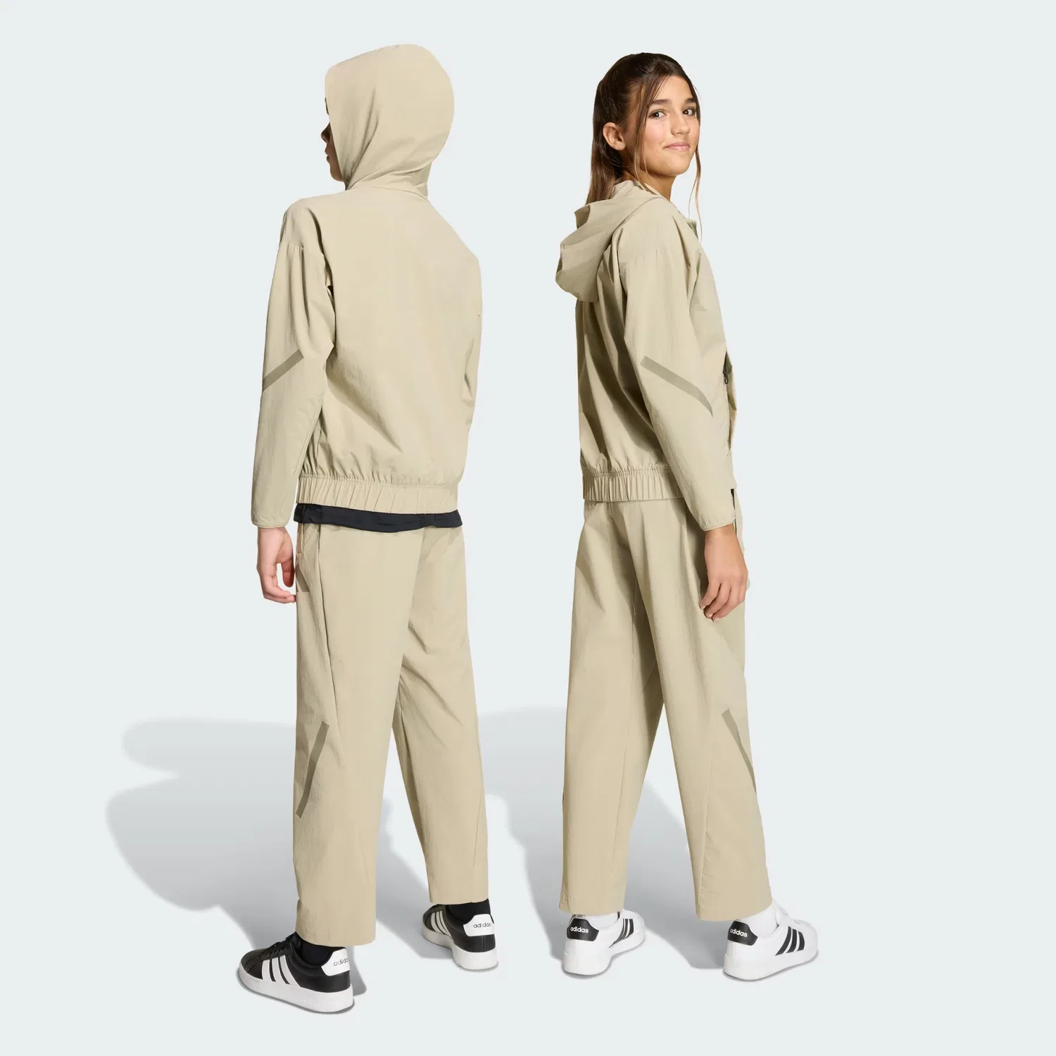 Детские спортивные брюки свободного кроя Z.N.E. Woven Travel Adidas Sportswear, Wonder Cargo/Clay — фото 2