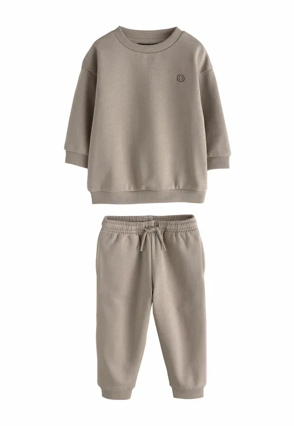Спортивный костюм из хлопка и полиэстера Regular fit - 6pc price starter set - tracksuit Next neutral, нейтральный — фото 4