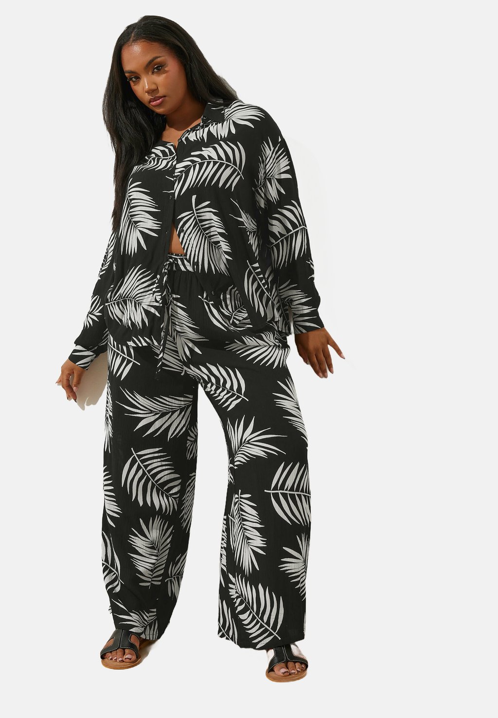 

Рубашка PALM PRINT CRINKLE Yours Clothing, черный
