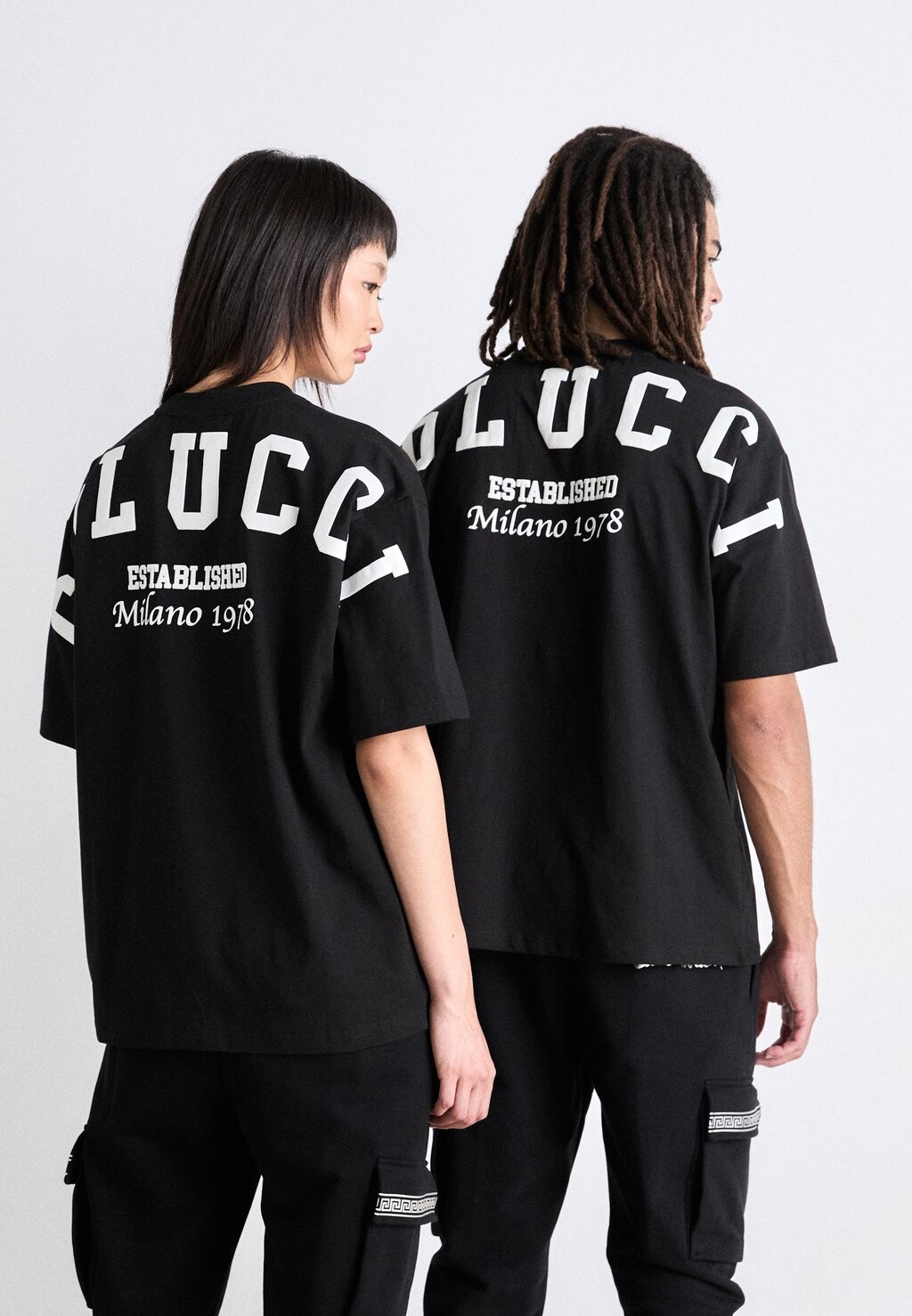 

Футболка с принтом UNISEX Carlo Colucci, черный