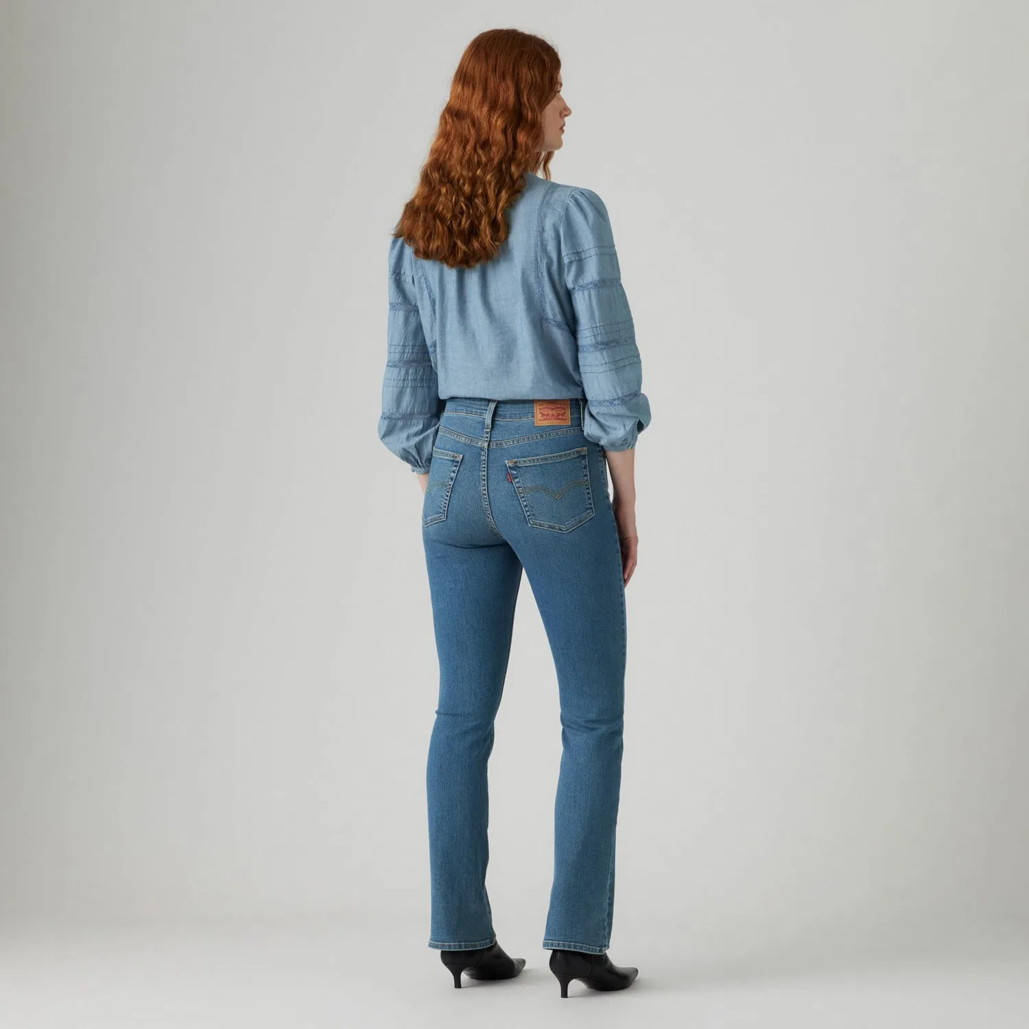 Женские джинсы с высокой посадкой и клешем от колена Levi's, Hint of Tint — фото 2