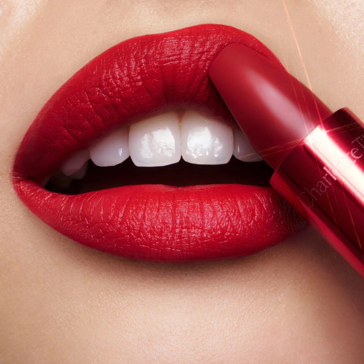 Помада матовая Charlotte Tilbury Matte Revolution, Pizzazz — фото 3