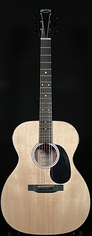 

Martin Guitars Road Series 000-12E