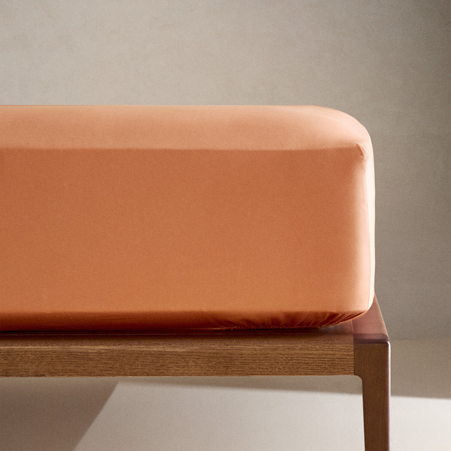 

Простыня на подгонку Zara Home Sateen, 300 нитей, терракотовый