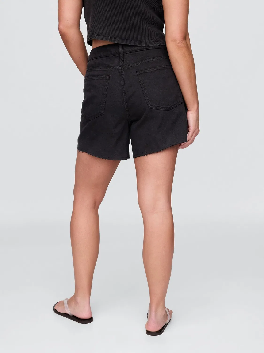 Шорты джинсовые Mid Rise UltraSoft Relaxed Cut off Gap, черный — фото 2