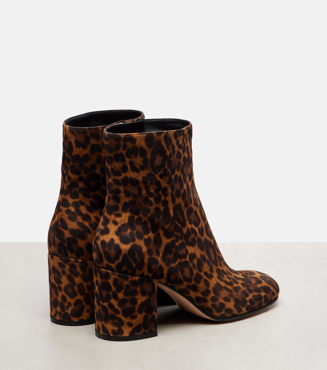 Joelle 70 ботинки до щиколотки из замши с леопардовым принтом Gianvito Rossi, Almond Leopard Print — фото 2