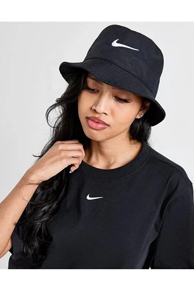 Женская футболка хлопковая Nike, Black — фото 2