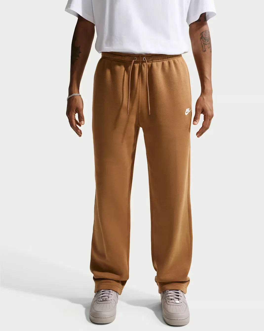Мужские флисовые брюки с открытым низом Nike Club, Ale Brown/Ale Brown/White — фото 2
