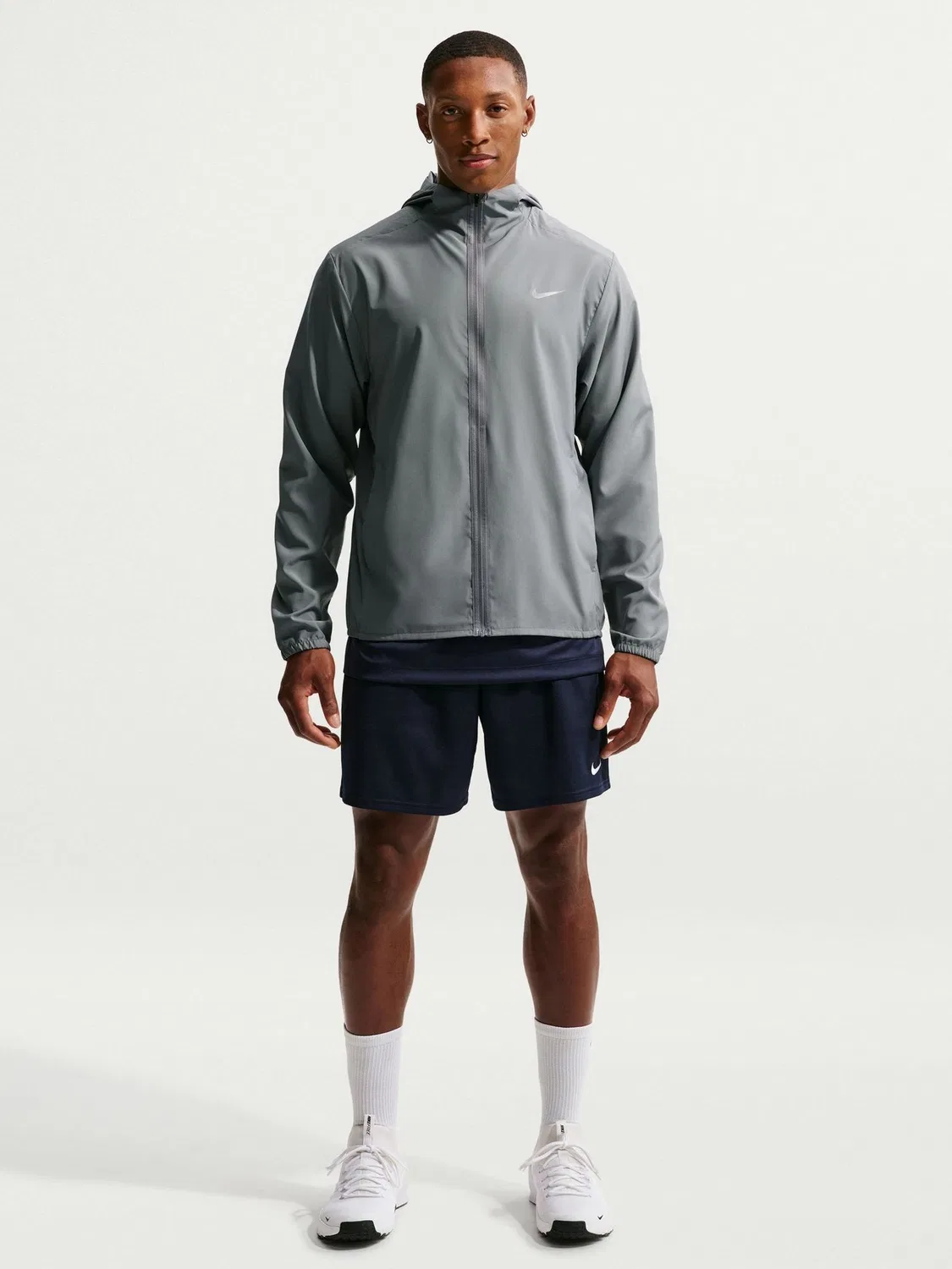 Серая куртка с капюшоном Nike Dri-FIT Form — фото 3