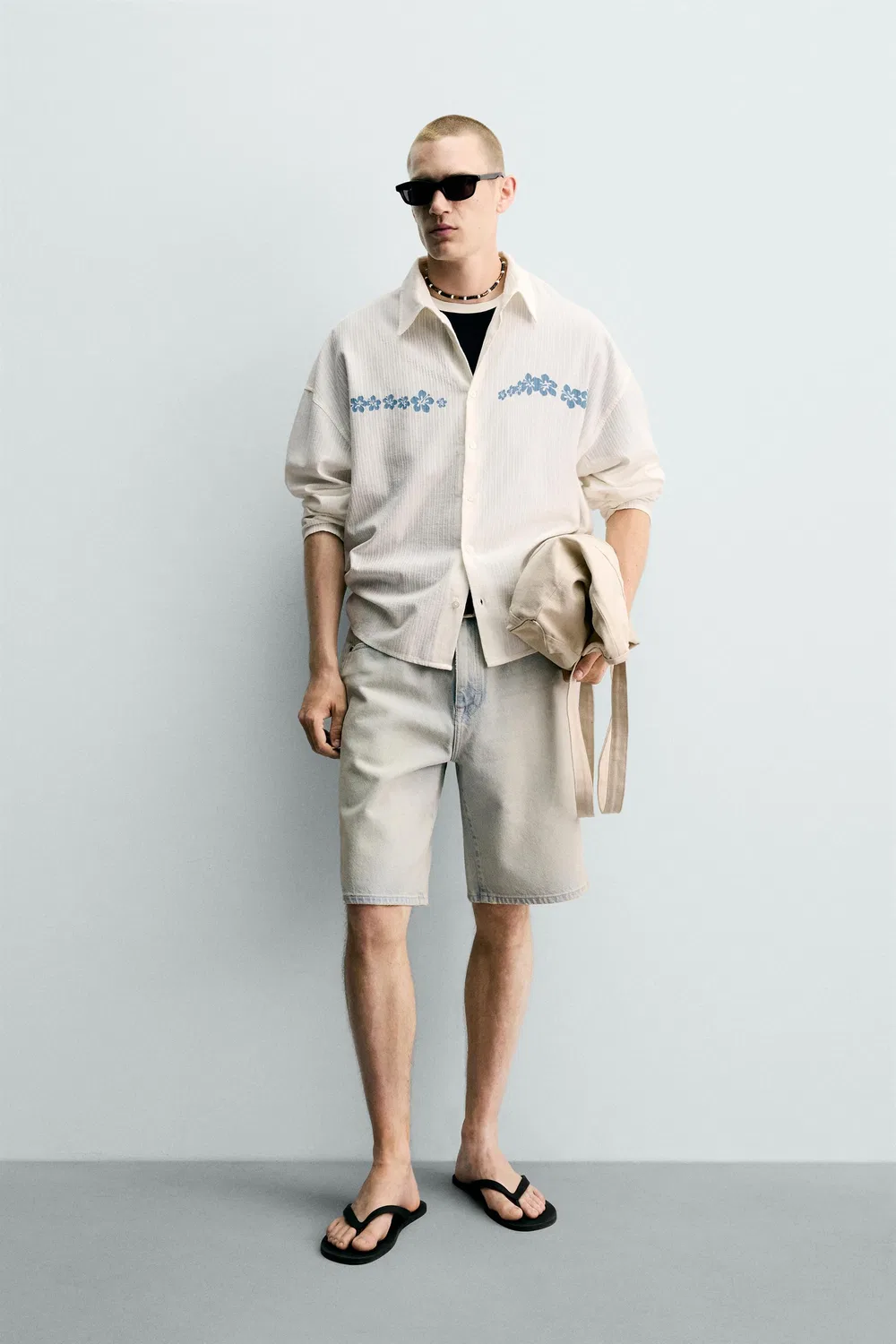Рубашка свободного кроя с цветочным принтом. ZARA, White