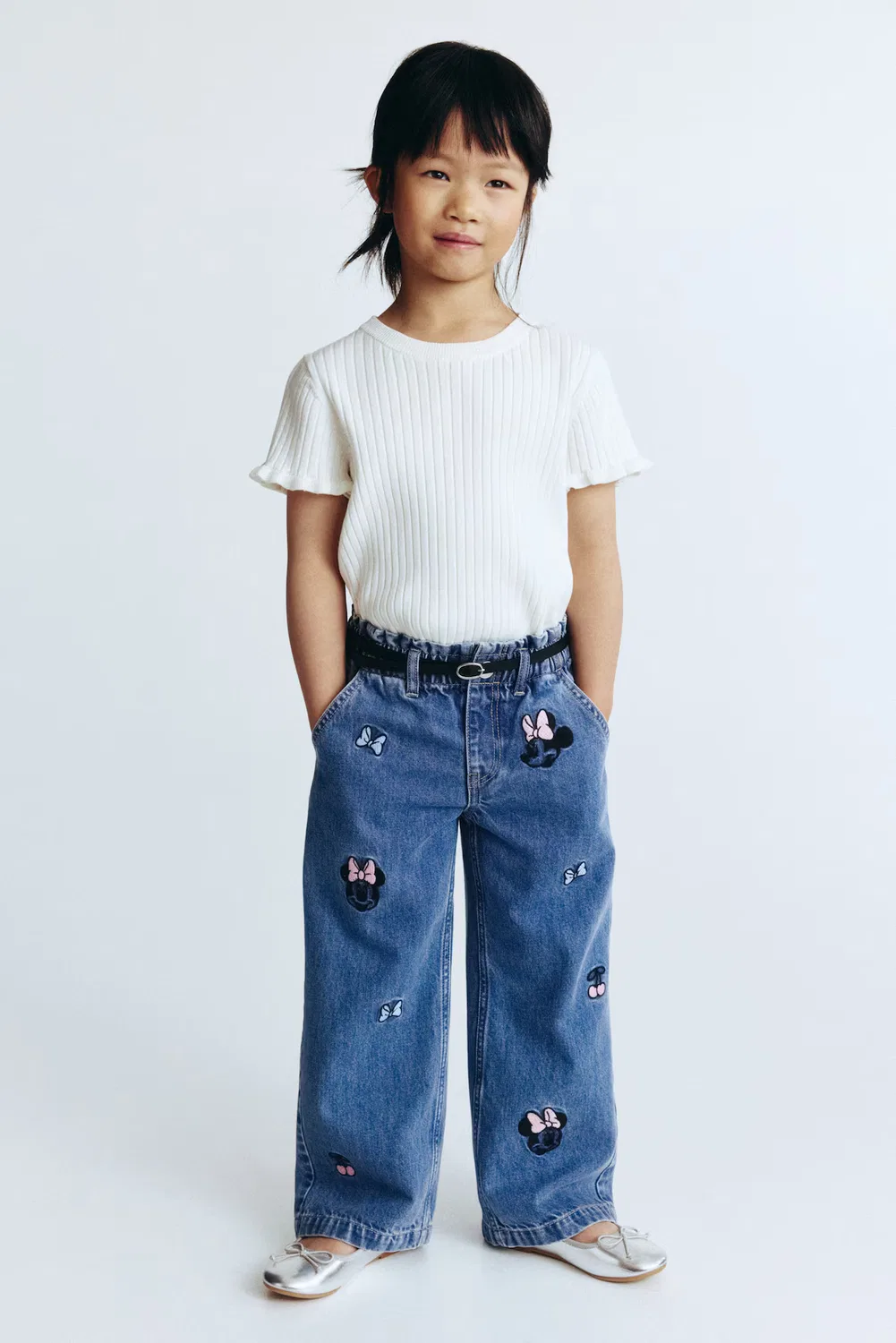 Джинсы с широкими штанинами и декоративным рисунком H&M, Denimblau/Minnie Maus