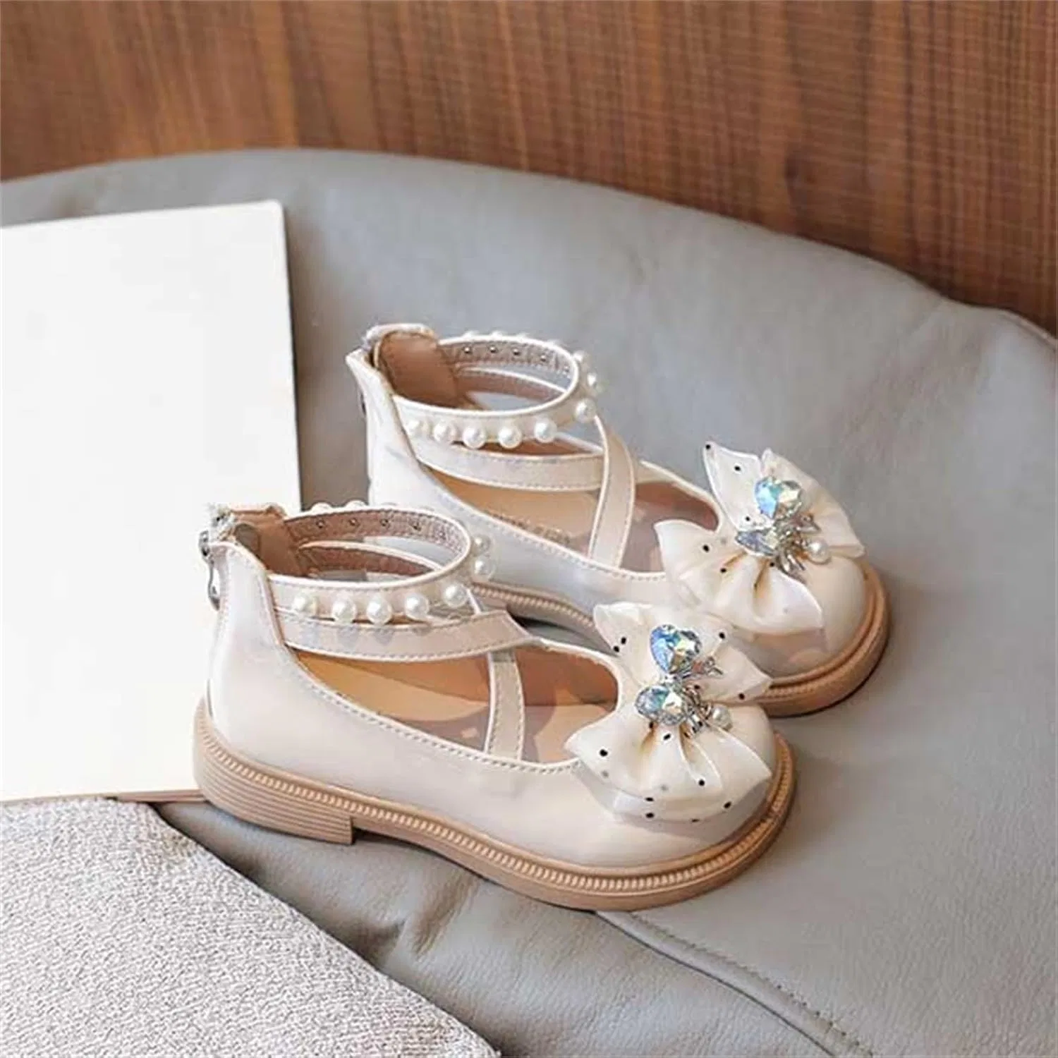 Детские туфли Мэри Джейн с бантом и жемчугом Zzalalana, Beige — фото 3