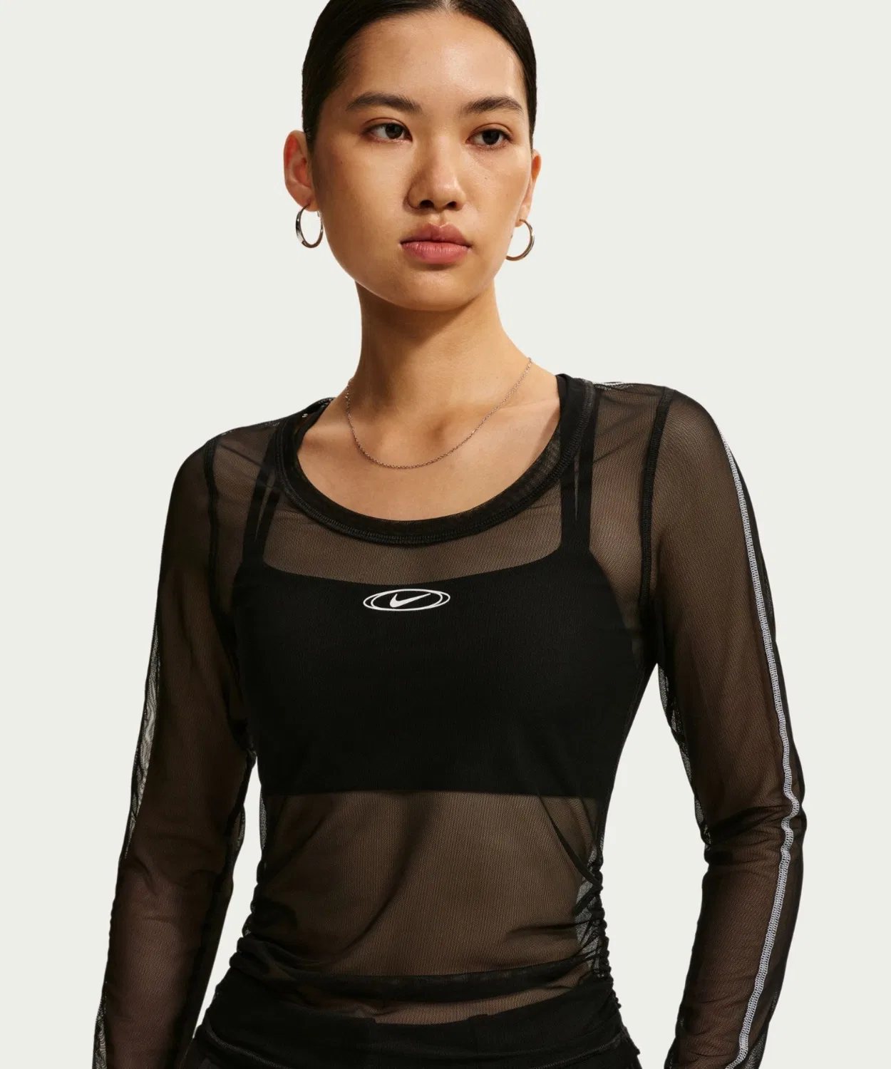 Женский лонгслив из шифона с длинным рукавомNIKE Street Sheer, Black — фото 2