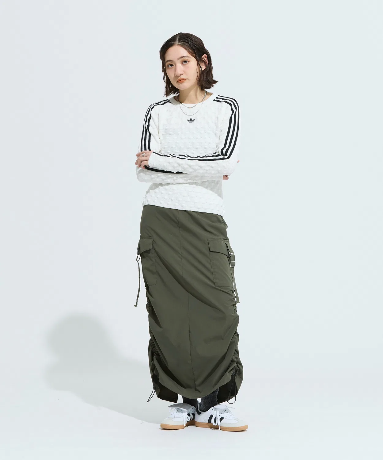 Женский свитшот с V-образным вырезом, длинным рукавом, модель Solid Spike Knit Adidas Originals, Белый — фото 2