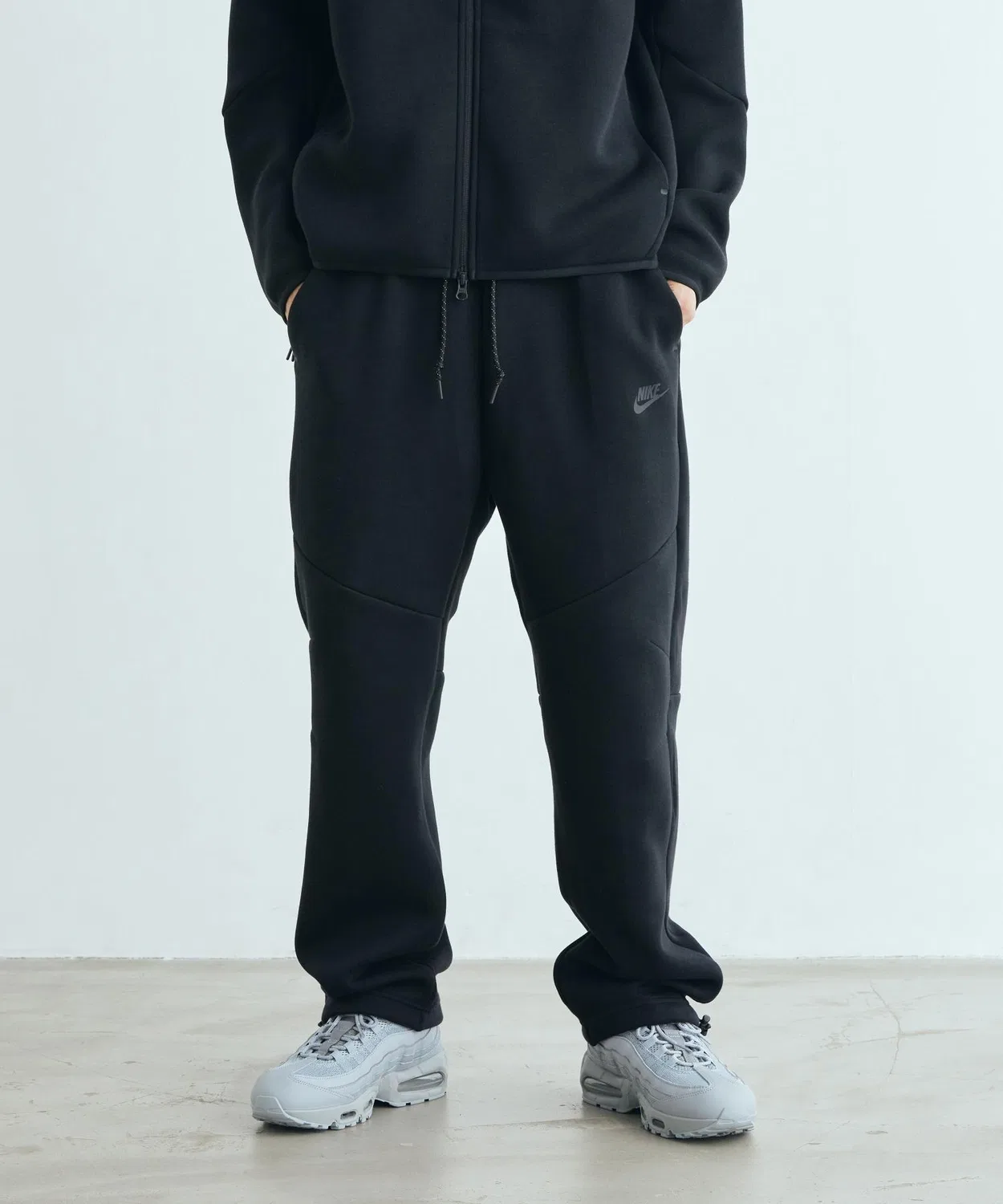 Мужские спортивные штаны из футера с открытым низом Nike Tech Open-Hem Fleece Pants, Black