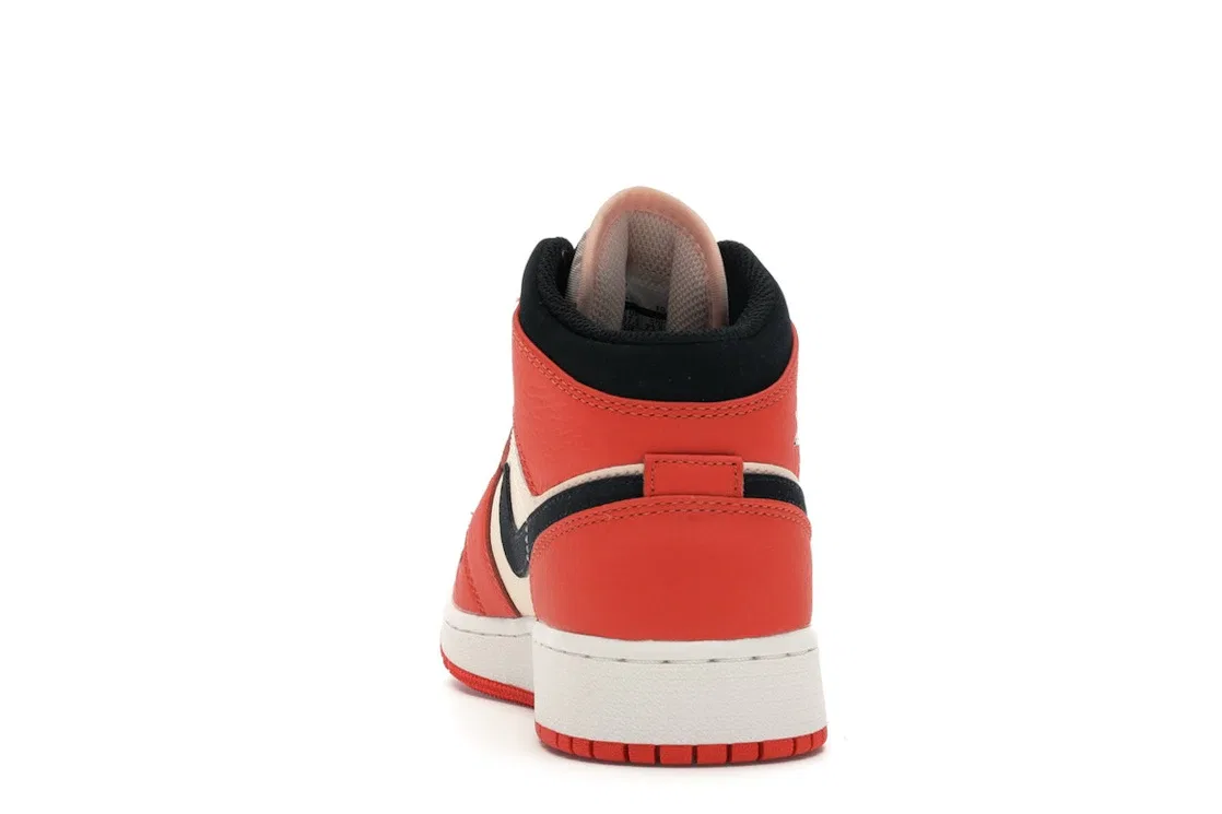 Детские кроссовки Lifestyle с длинной шнуровкой Jordan 1 Mid, Team Orange/Black-Crimson Tint — фото 4