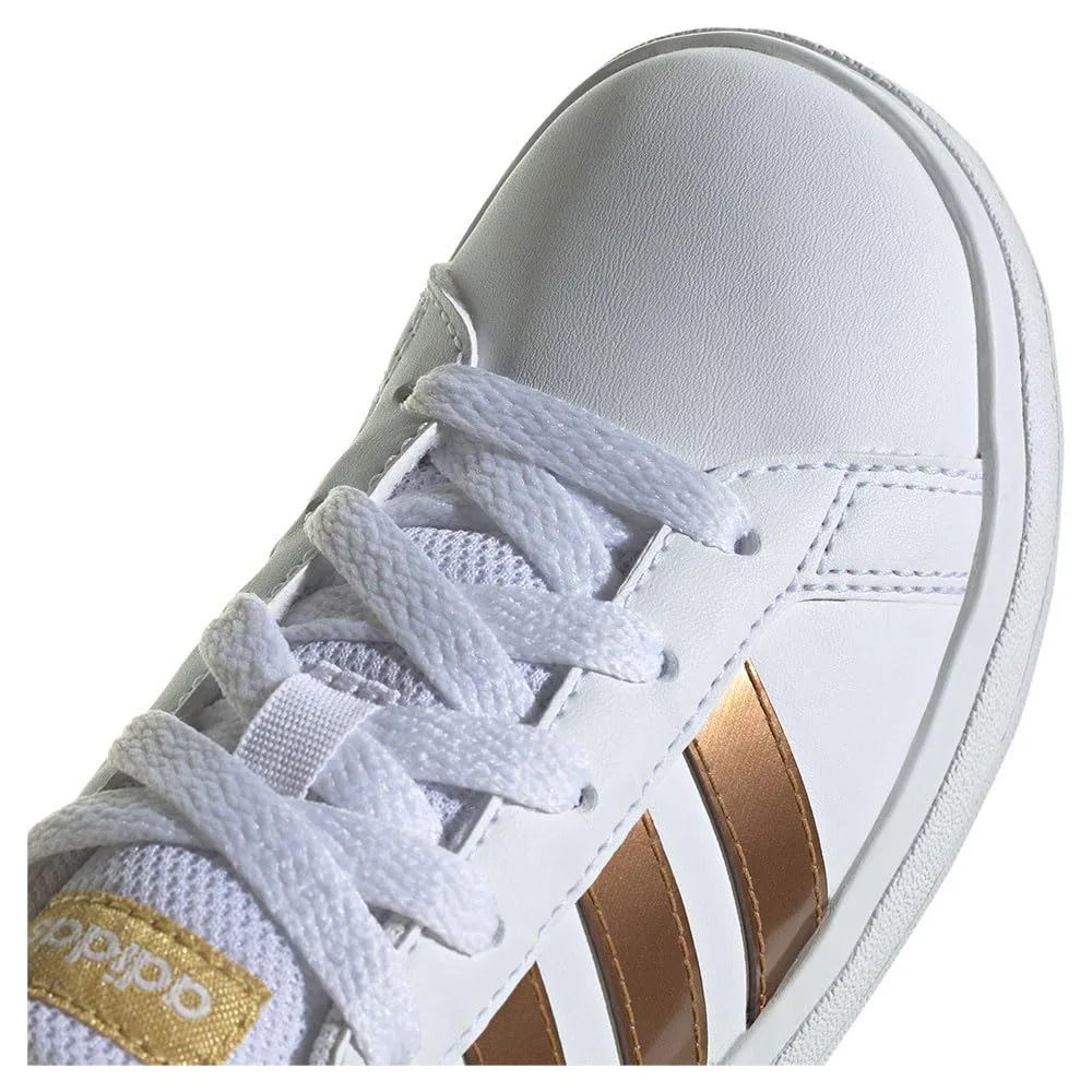 Детские кроссовки для мальчиков с липучками Grand Court Sustainable Lace Adidas, Cloud White Cloud White Matte Gold — фото 2