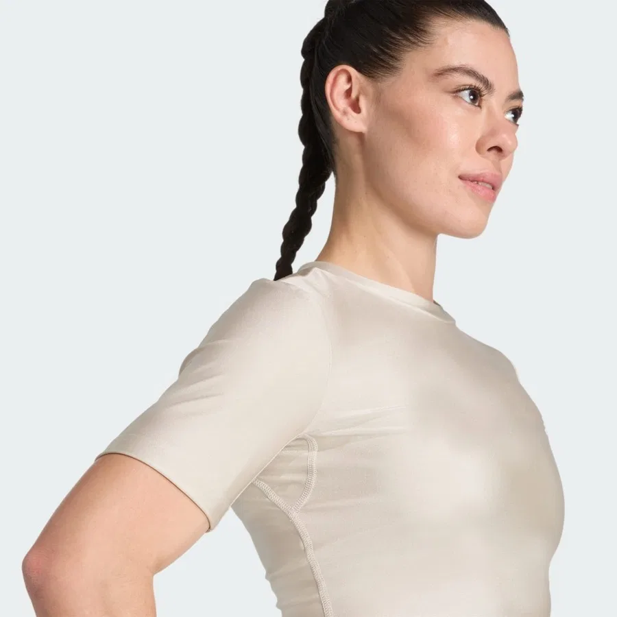 Женская футболка с коротким рукавом и блестящим покрытием adidas Performance Workout Essentials Tee Shine, Бежевый — фото 4