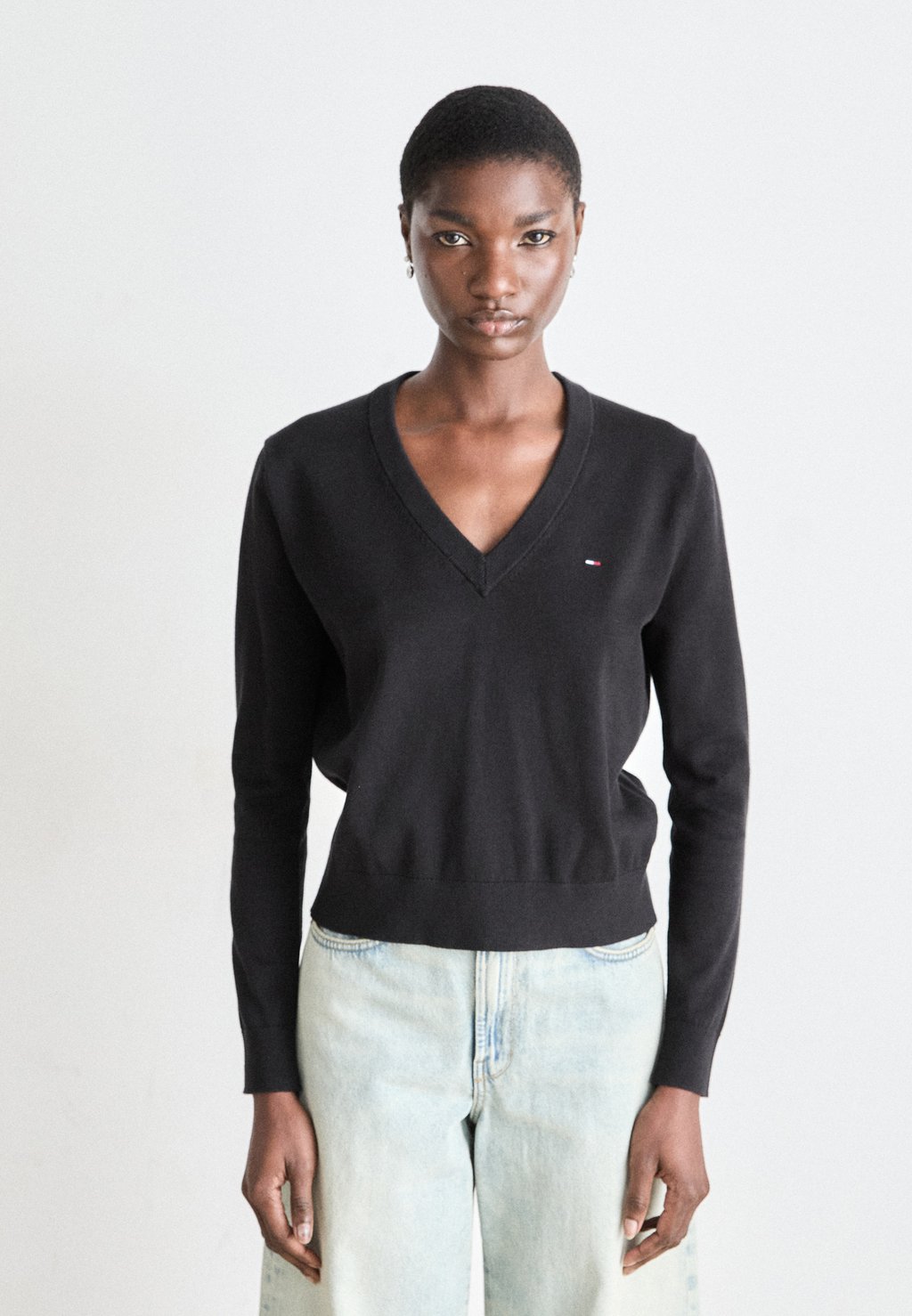 

Джемпер ESSENTIAL VNECK SWEATER Tommy Jeans, черный