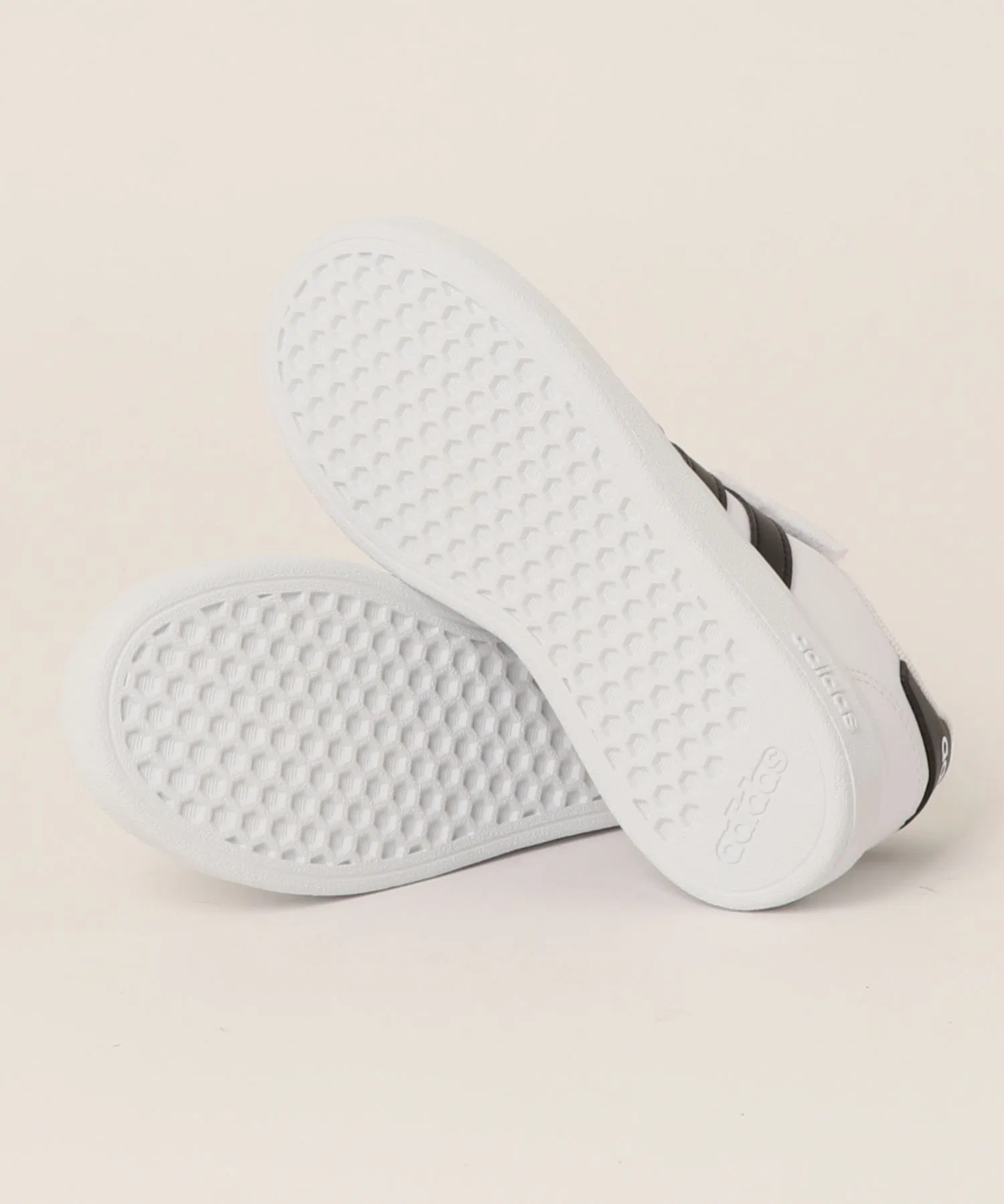 Детские кроссовки adidas GRANDCOURT 2.0 с липучками черно-белые — фото 3