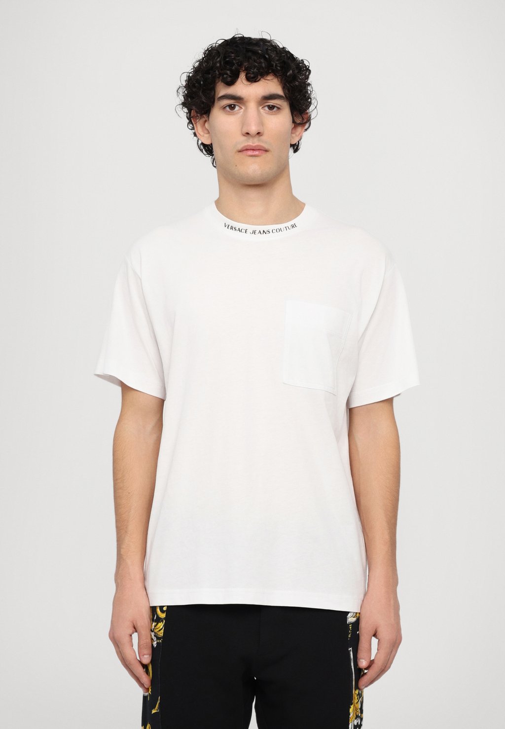 

Базовая футболка Versace Jeans Couture, белый
