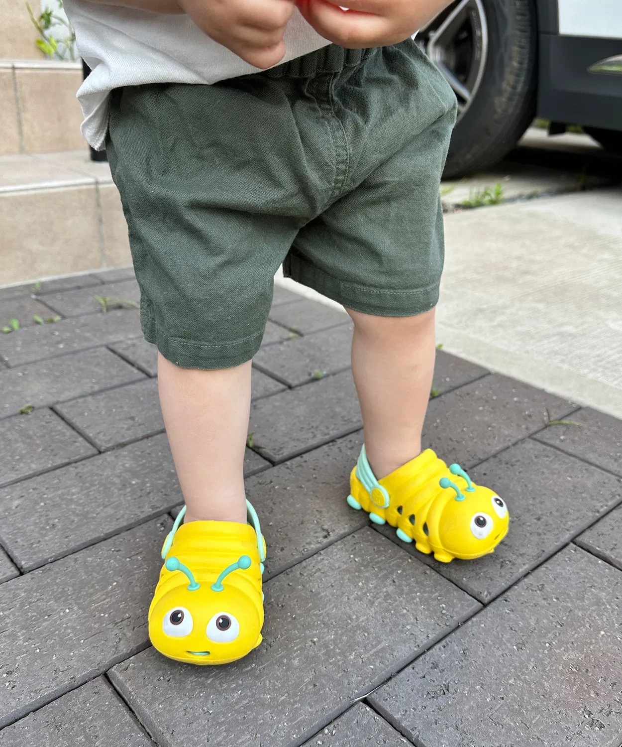 Детские сандалии-шлепанцы с принтом гусеницы shoes365, Yellow