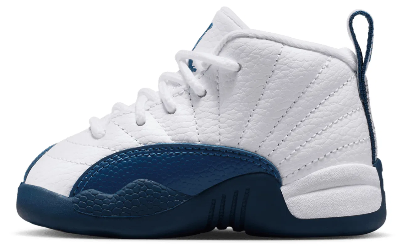 Детские баскетбольные кроссовки Retro 12 Jordan, цвет Metallic Silver/French Blue/White — фото 2