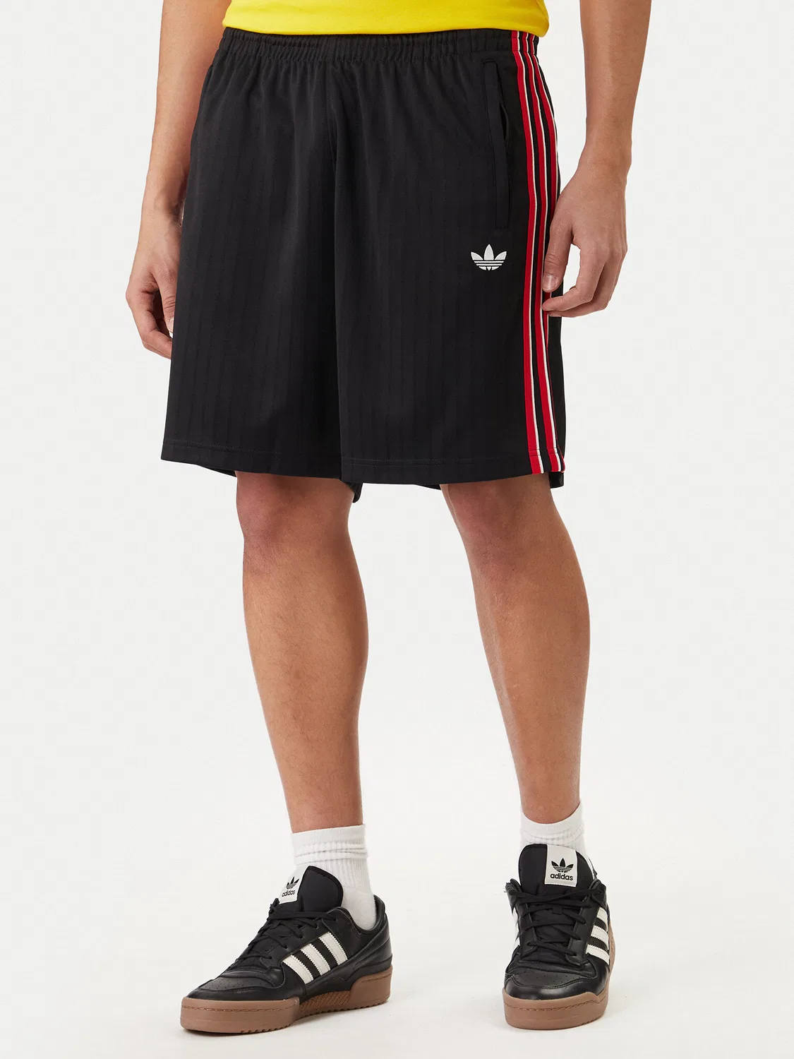 Мужские спортивные шорты стандартного кроя Firebird Engineered Stripes Adidas, черный