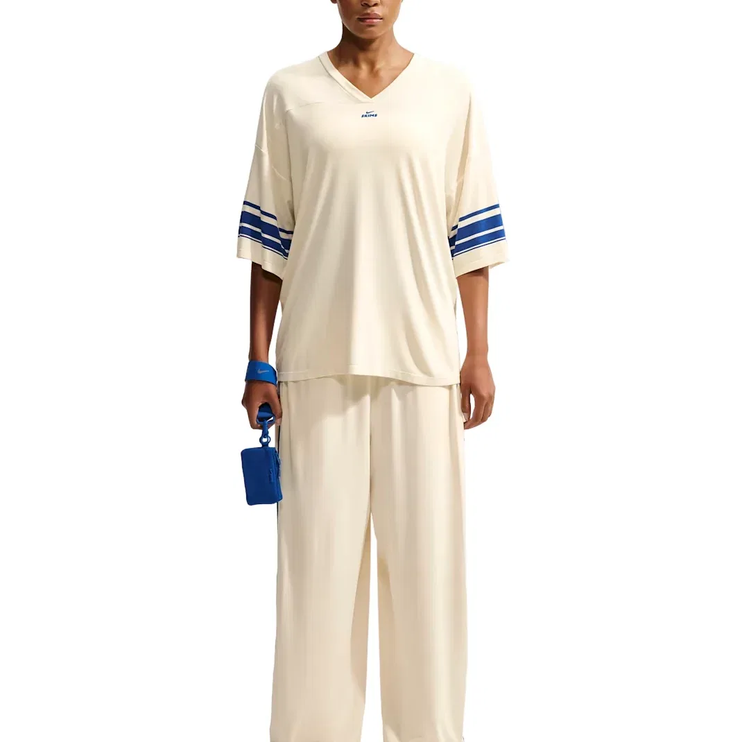 Женская футболка SKIMS Stretch Nylon Oversized T-Shirt 'Actv Ivory Cobalt' Nike, Actv Ivory/Cobalt — фото 3