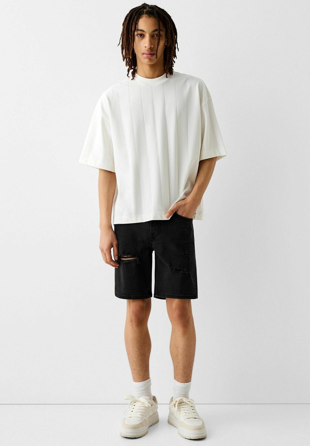 

Джинсовые шорты Bermuda Bershka, черные