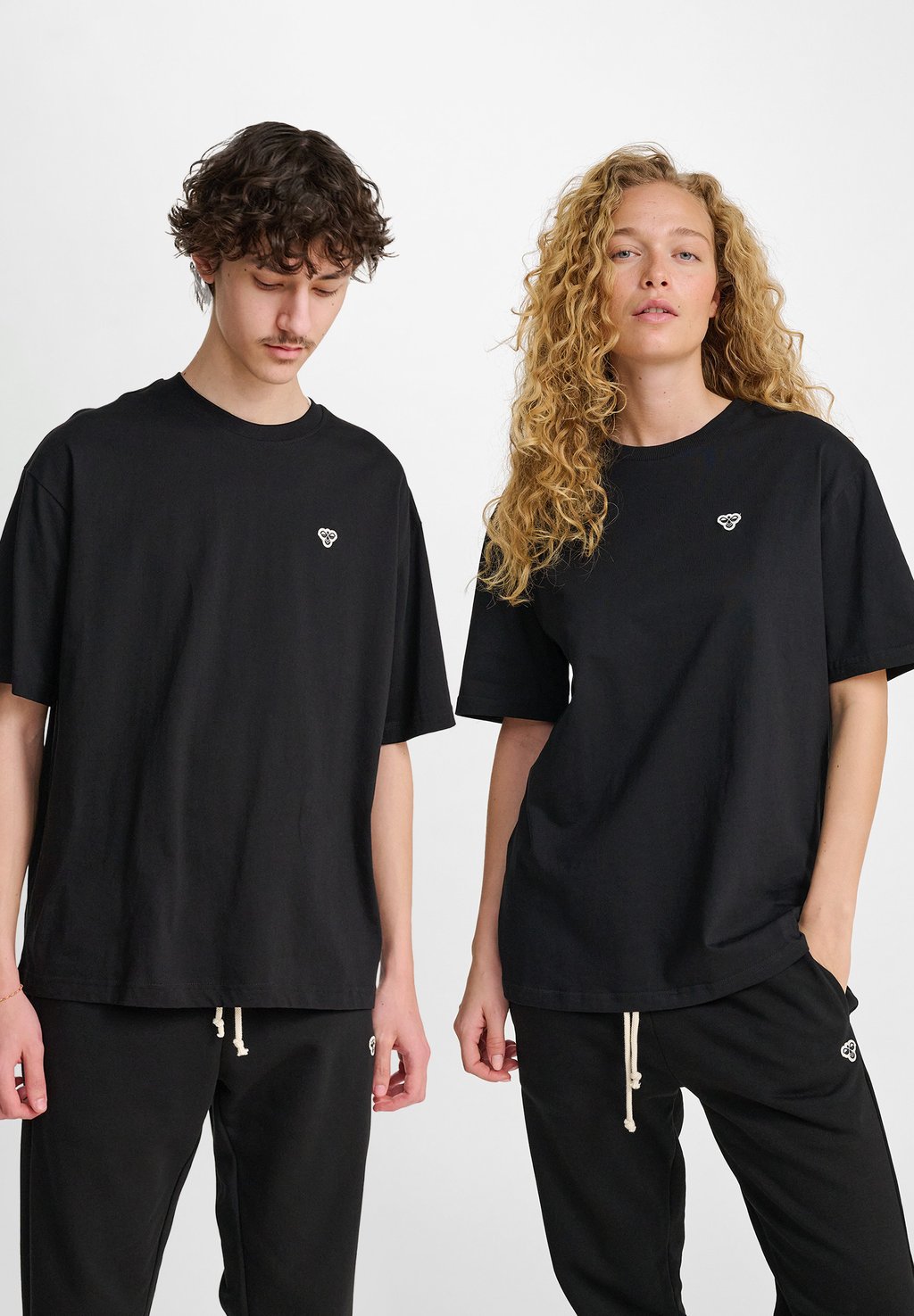 

Базовая футболка Hummel, черный