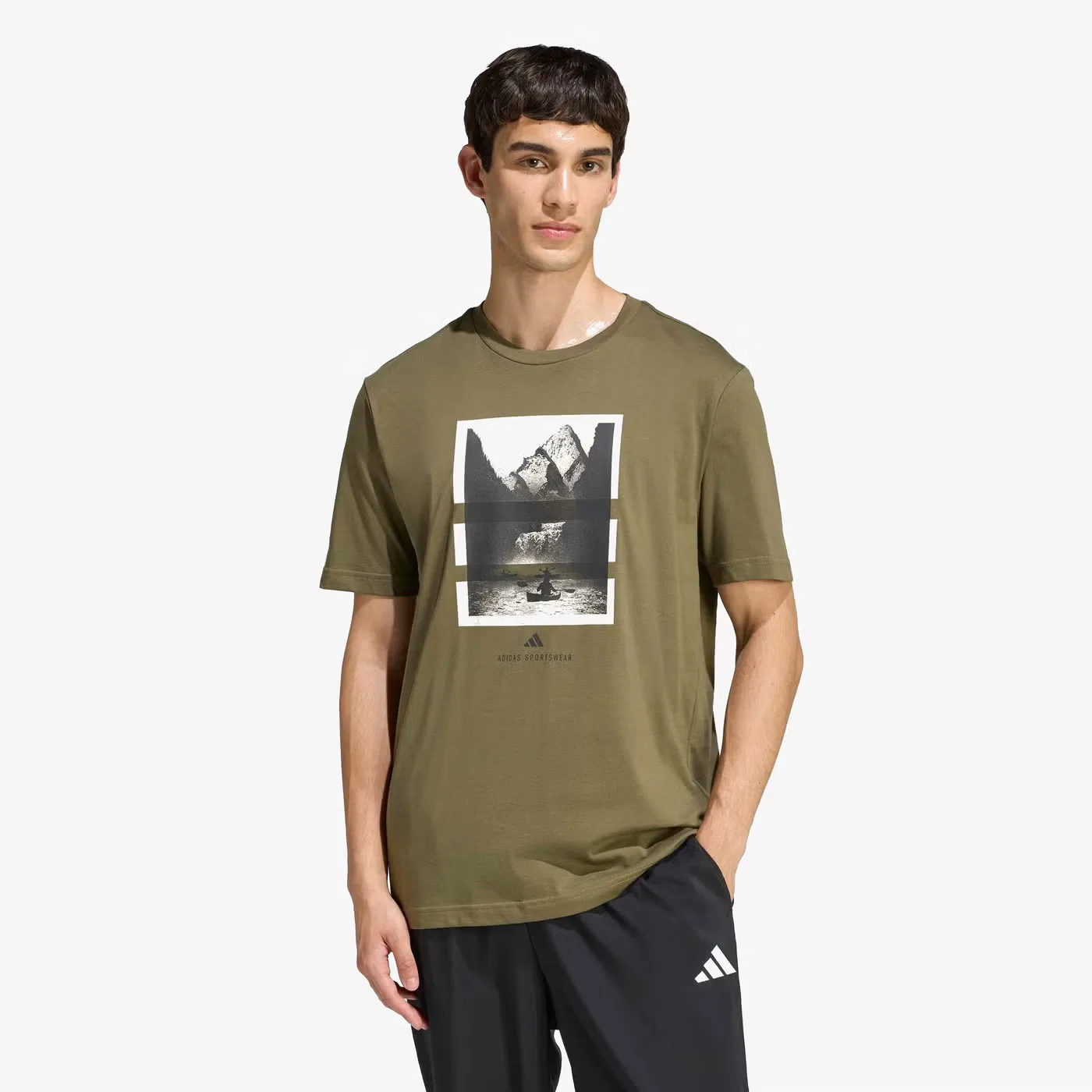 Футболка с принтом Outdoor Kayaking Graphic Adidas, оливковая — фото 2