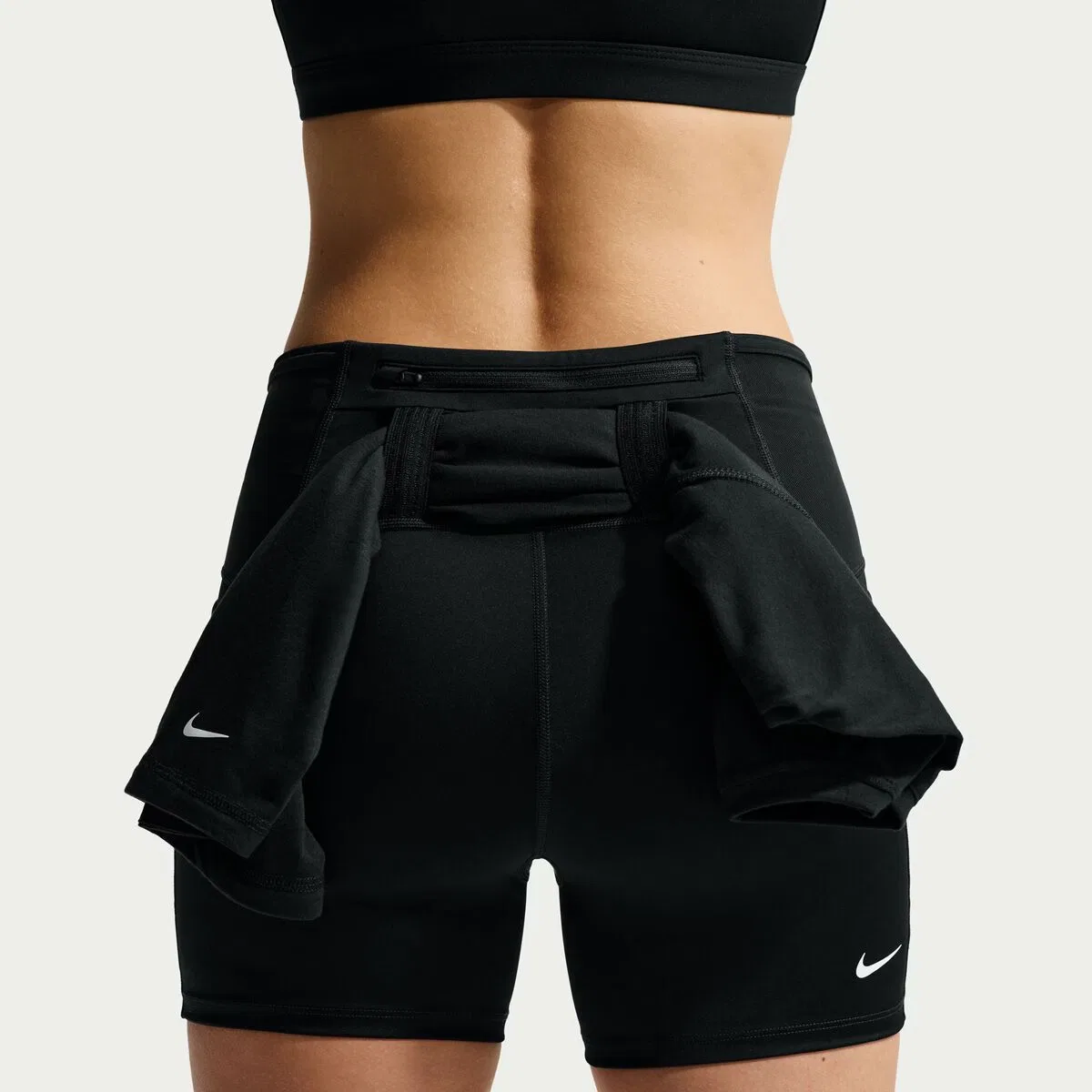Женские шорты для бега облегающие Nike ACG Trail Dri-Fit HR 4in Tight Short, Black/Summit White — фото 3