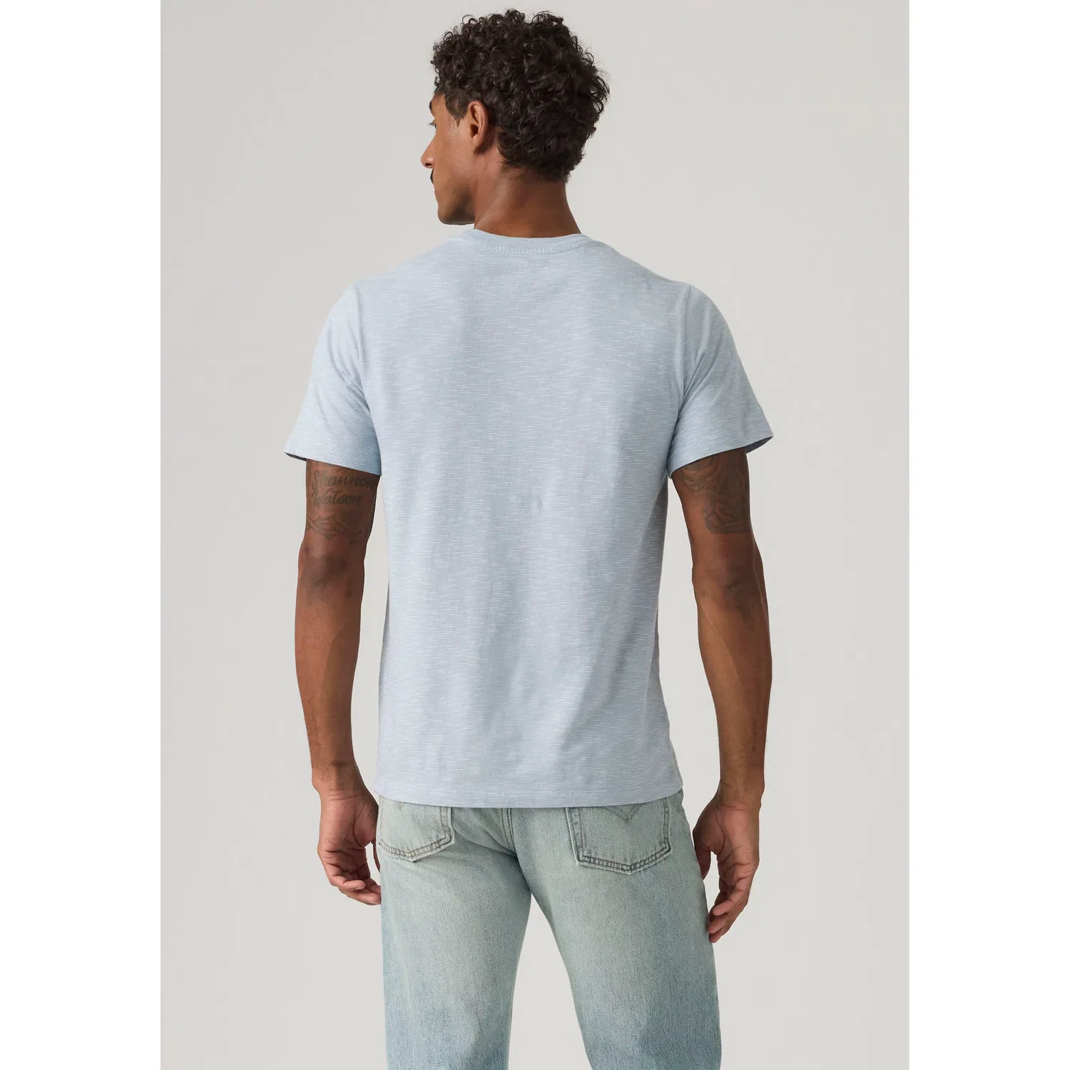 Мужская классическая футболка с нагрудным карманом Levi's, Gray Melange — фото 3