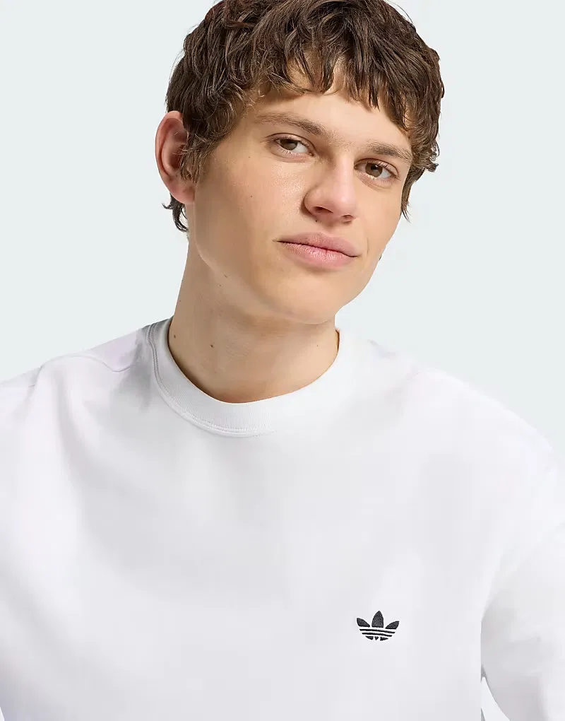 Футболка Adidas Originals Trefoil essentials свободного кроя, белая — фото 2