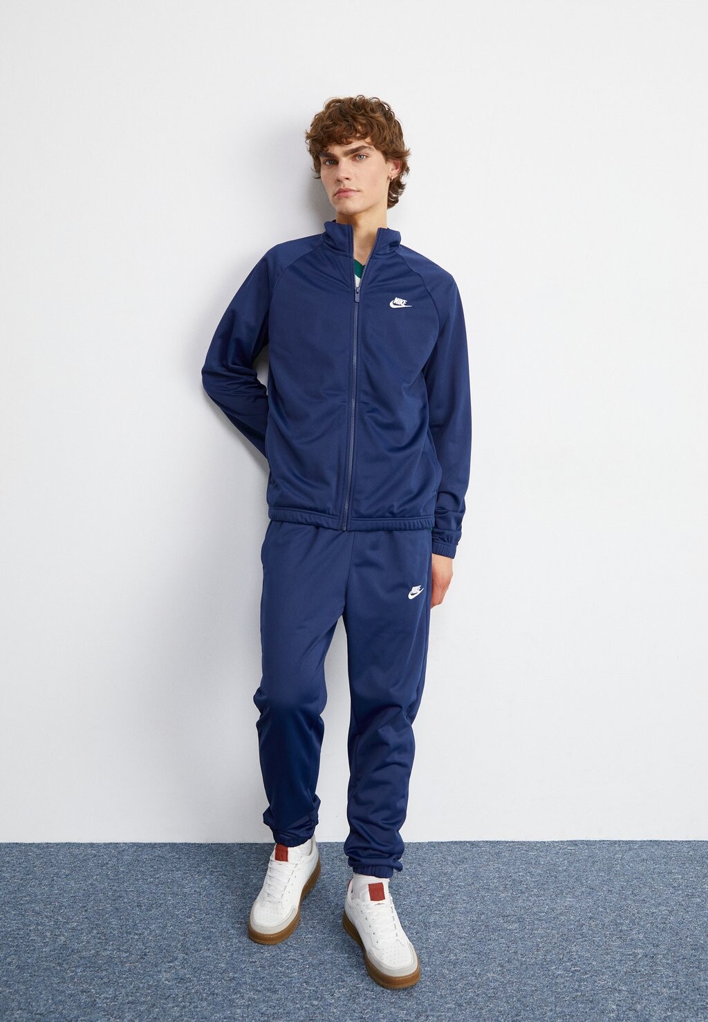 

Спортивный костюм CLUB Nike, темно-синий/белый