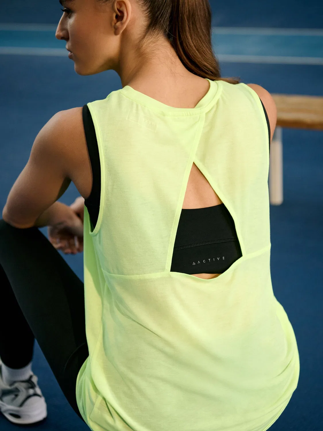 Топ-майка спортивная Lightweight Open Back Next, флуоресцентно-зеленый — фото 4