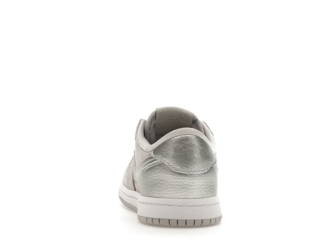 Детские кроссовки Lifestyle Jordan 1 Low OG Metallic Silver Jordan, Neutral Grey/Metallic Silver/White — фото 4